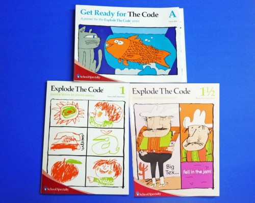 Explode the Code is a phonics based program I consider invaluable in helping my daughter learn to read! This is my Explode the Code Review. The series starts with three Primers, all introducing the child to the consonants sounds and written letters. Then the series moves on to the vowels and basic phonics patterns in Book 1 and Book 2.  The best thing was that my daughter loved doing it!